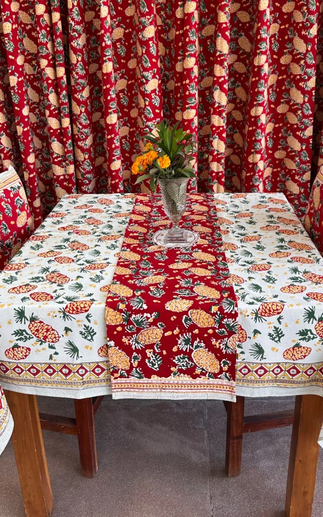 TABLE RUNNER
