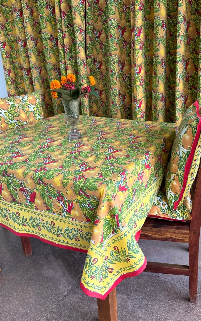 TABLE CLOTH SQUARE -150X150 CMS
