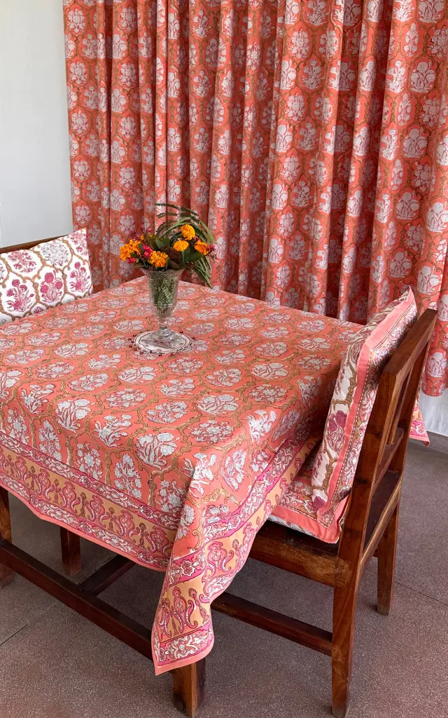 TABLE CLOTH SQUARE -150X150 CMS