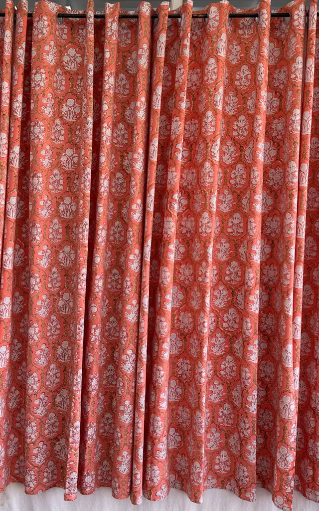 CURTAIN WITH RINGS
