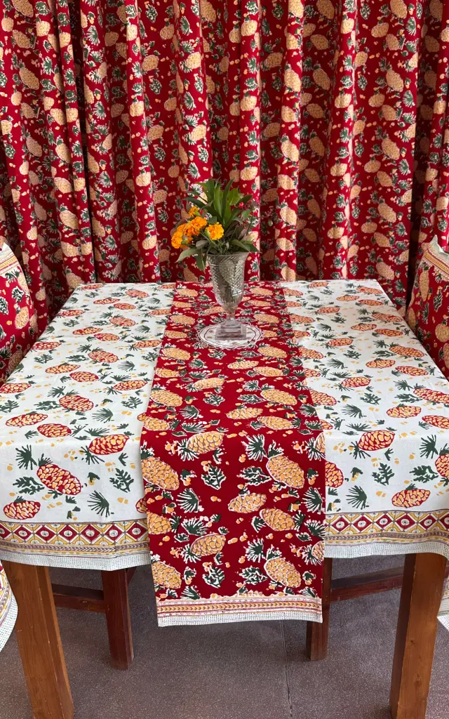 TABLE RUNNER