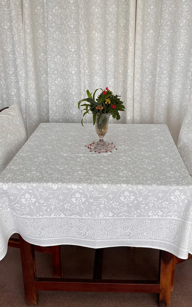 TABLE CLOTH SQUARE -150X150 CMS