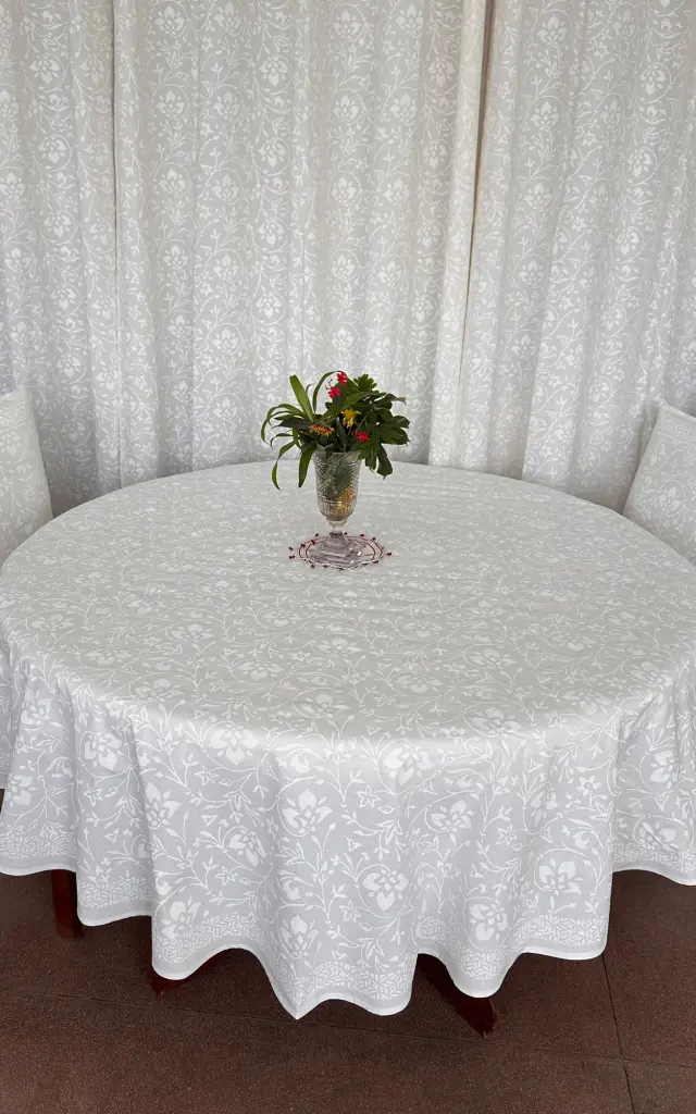 TABLE CLOTH ROUND