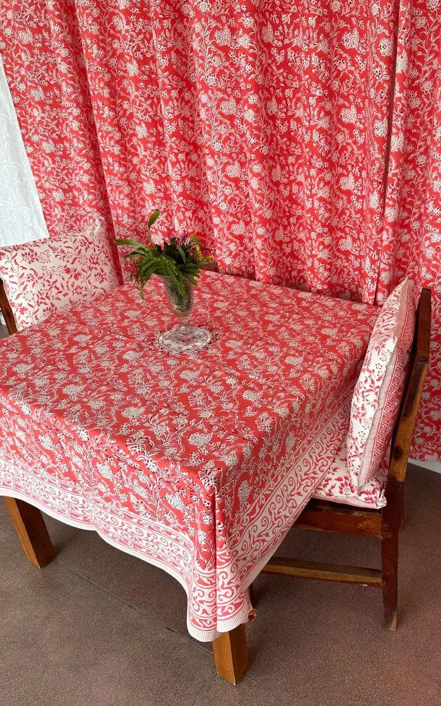 TABLE CLOTH SQUARE -150X150 CMS