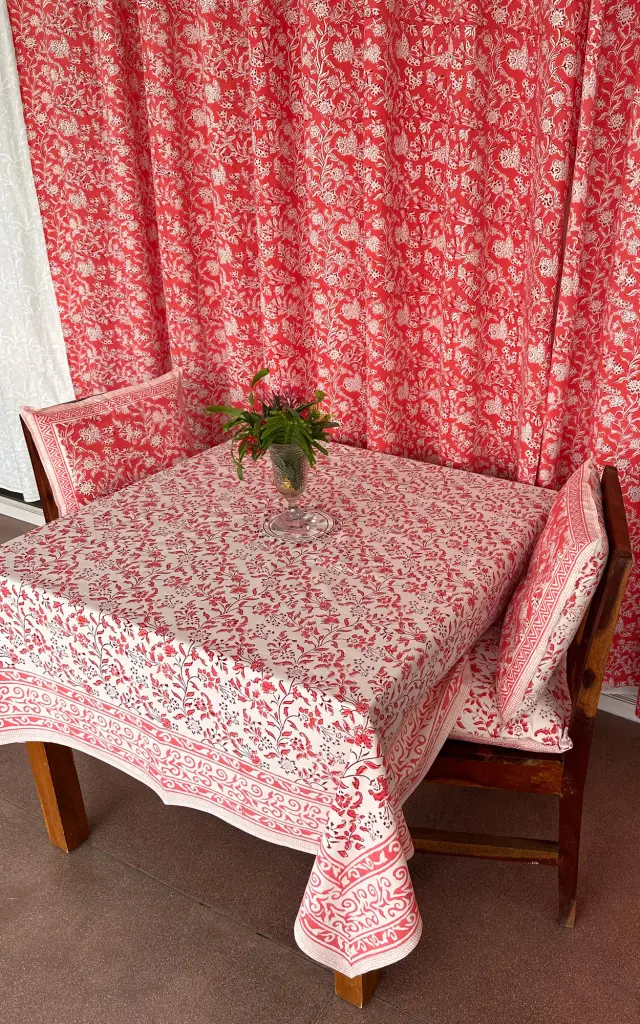 TABLE CLOTH SQUARE -150X150 CMS