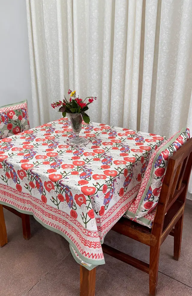 TABLE CLOTH SQUARE -150X150 CMS