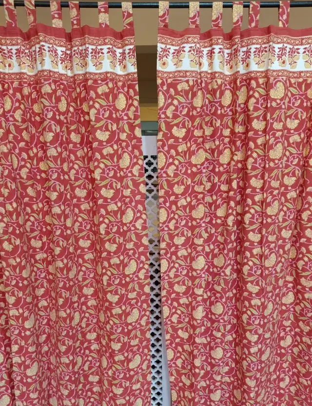 CURTAIN WITH TABS