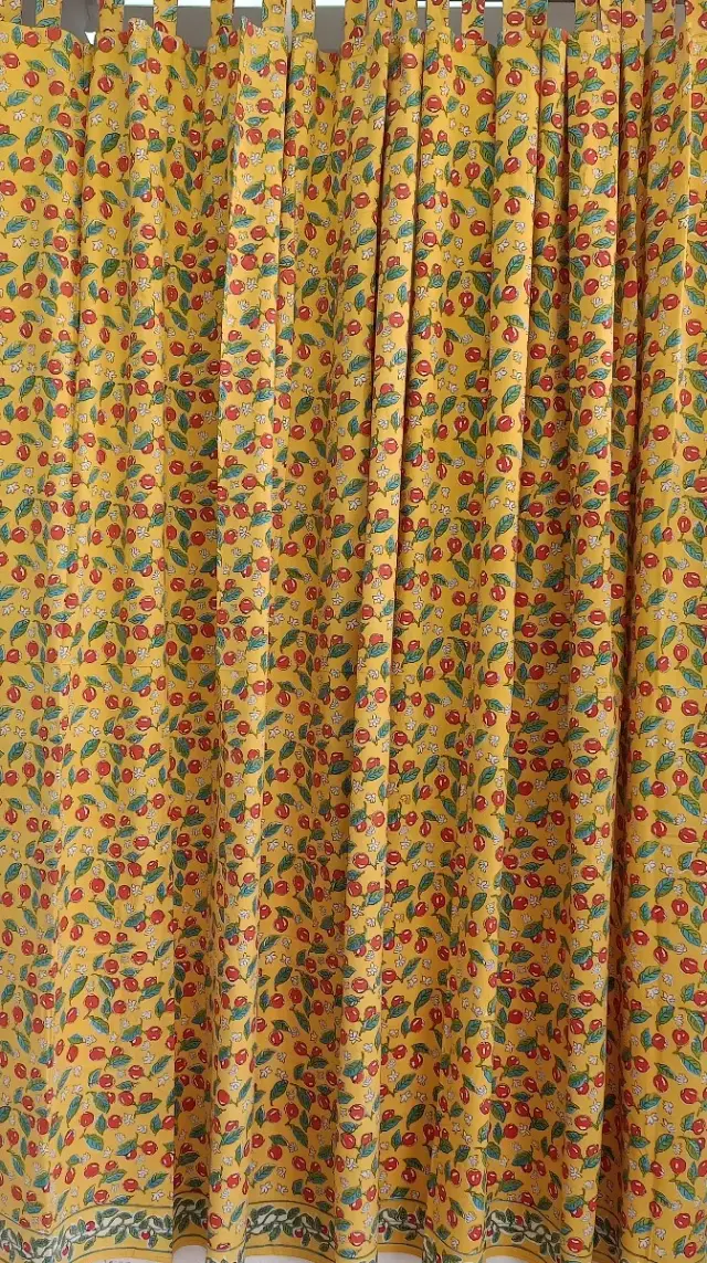 CURTAIN WITH TABS