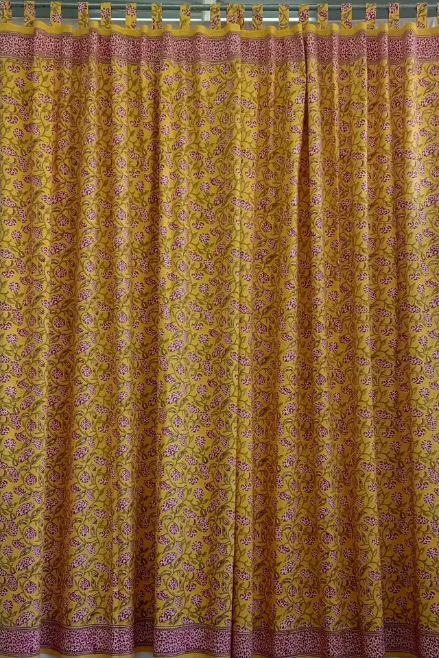 CURTAIN WITH TABS