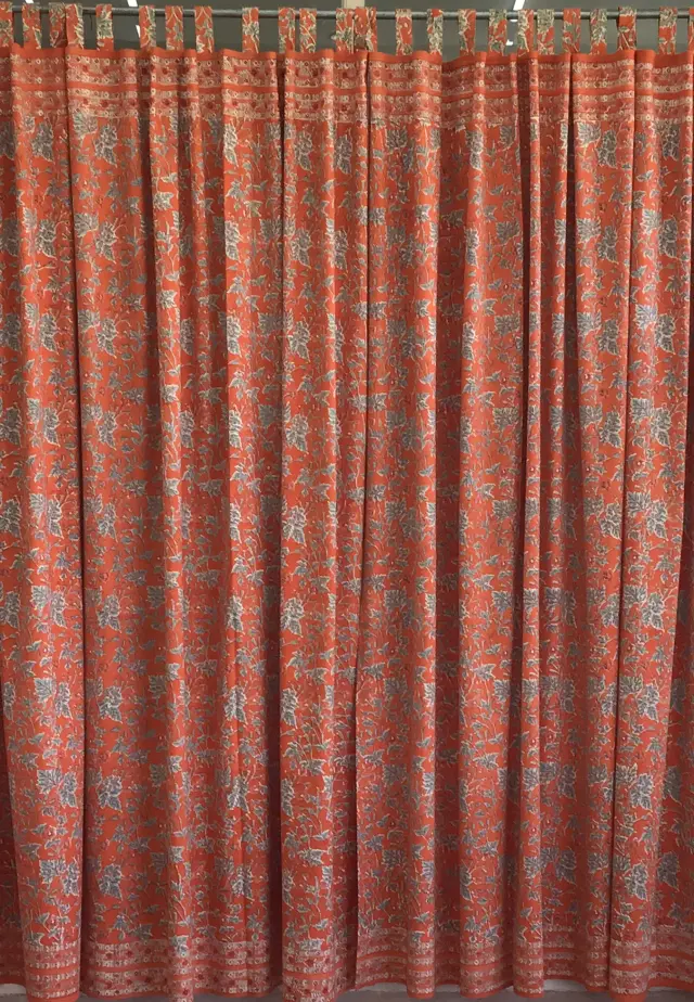 CURTAIN WITH TABS