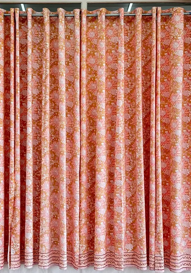 CURTAIN WITH RINGS