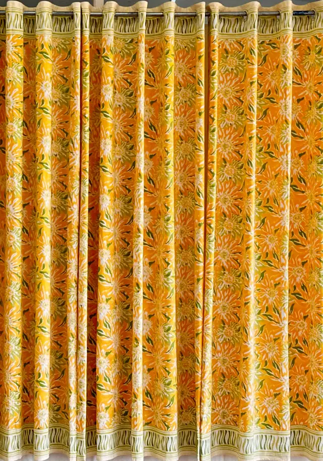 CURTAIN WITH RINGS