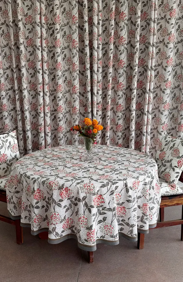 TABLE CLOTH ROUND