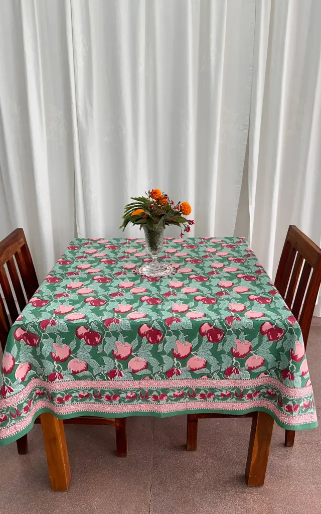 TABLE CLOTH SQUARE -150X150 CMS