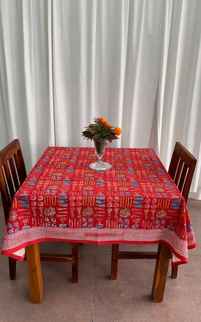 TABLE CLOTH SQUARE -150X150 CMS