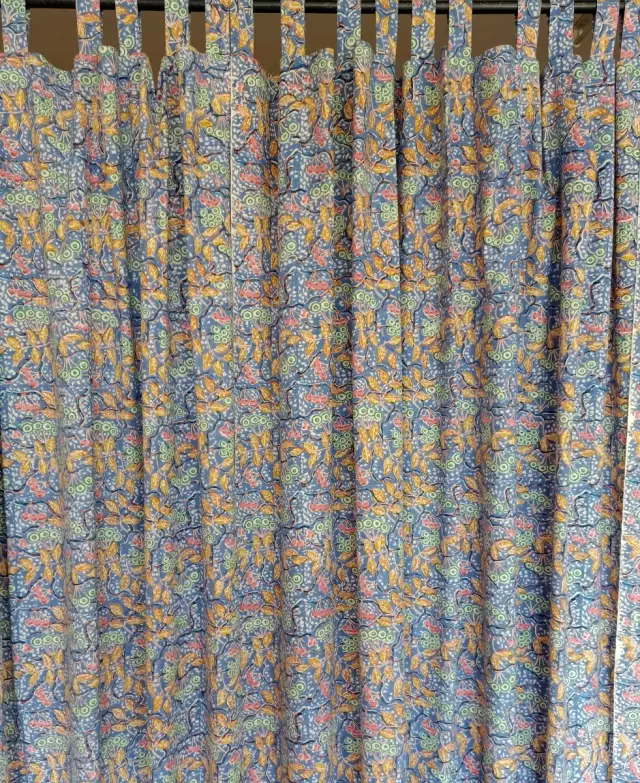 CURTAIN WITH TABS