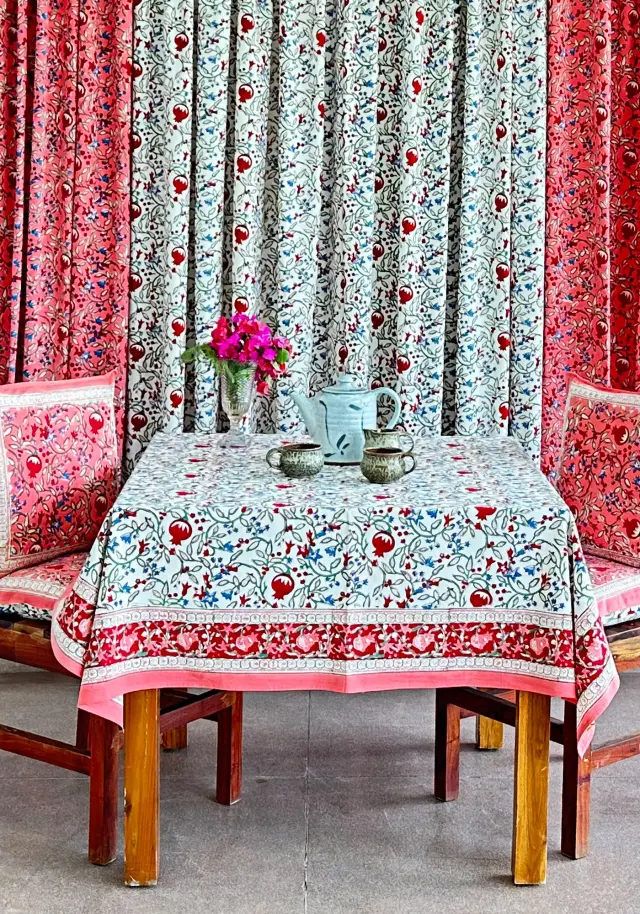 TABLE CLOTH SQUARE -150X150 CMS