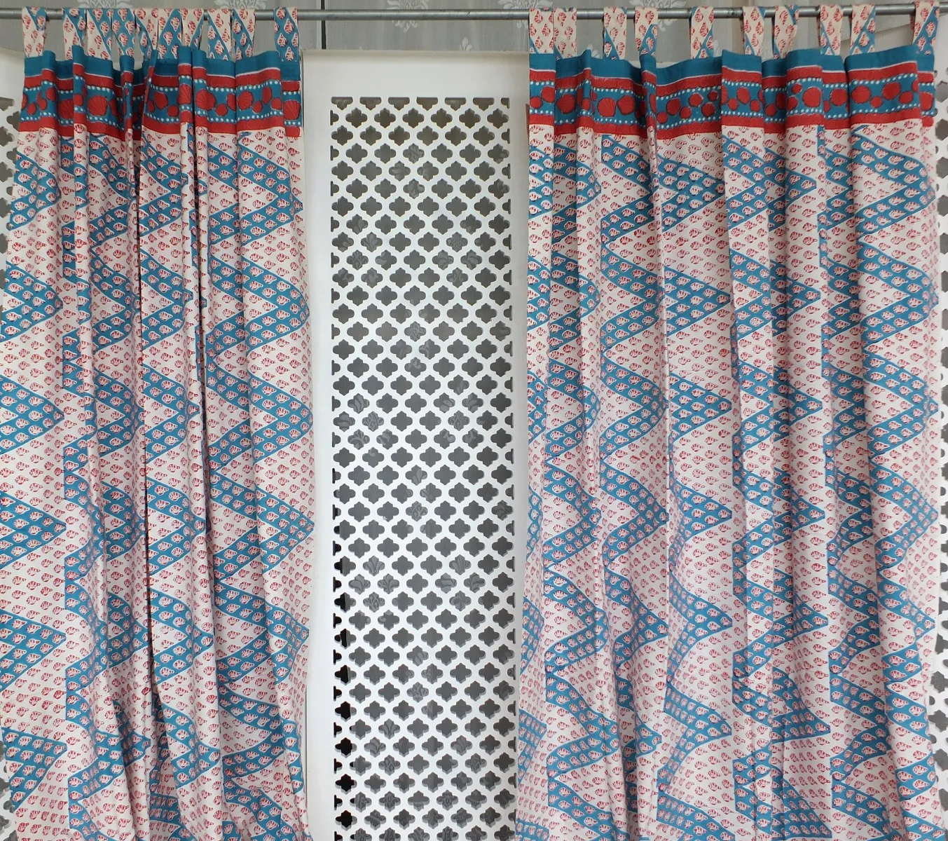 CURTAIN WITH TABS