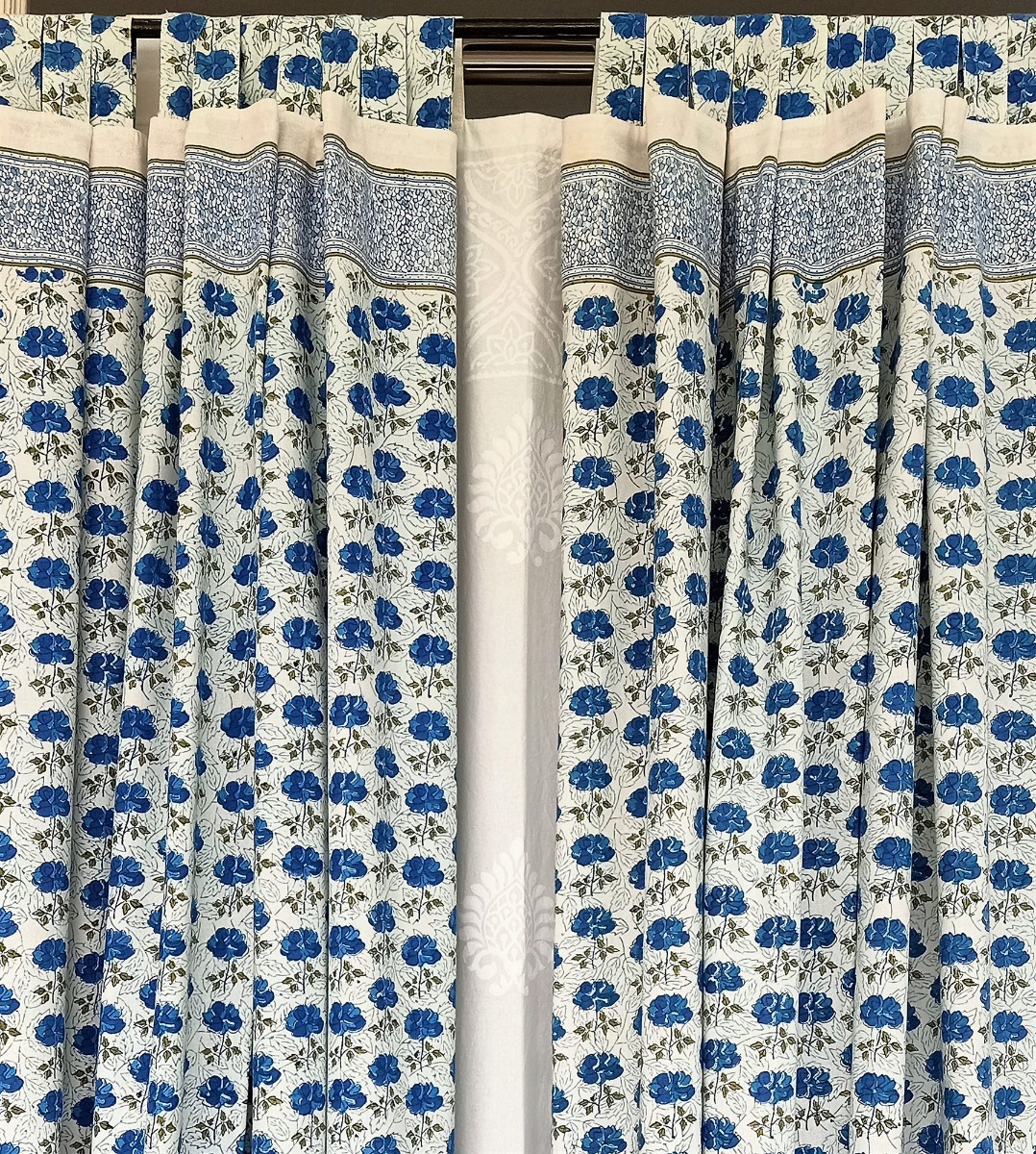 CURTAIN WITH TABS