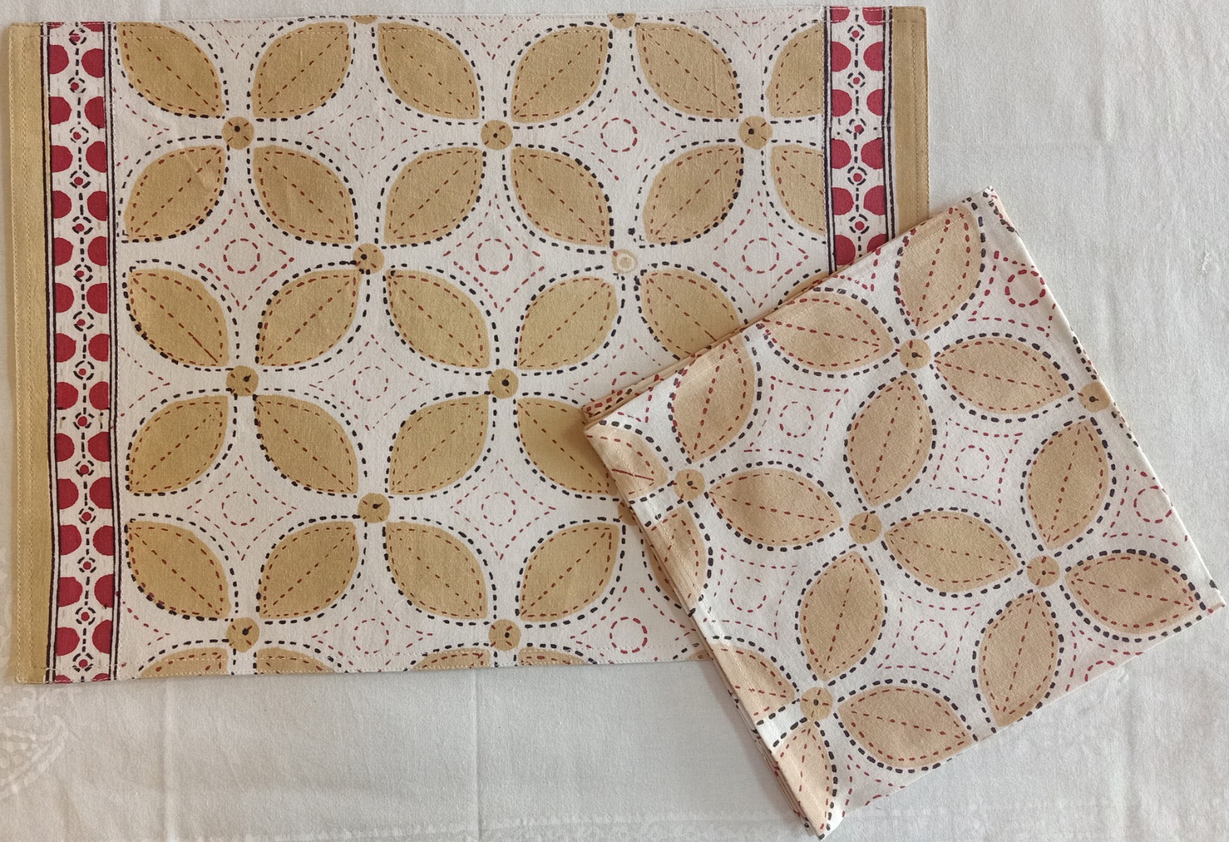 PLACEMAT REVERSIBLE WITH NAPKIN- SET OF 6