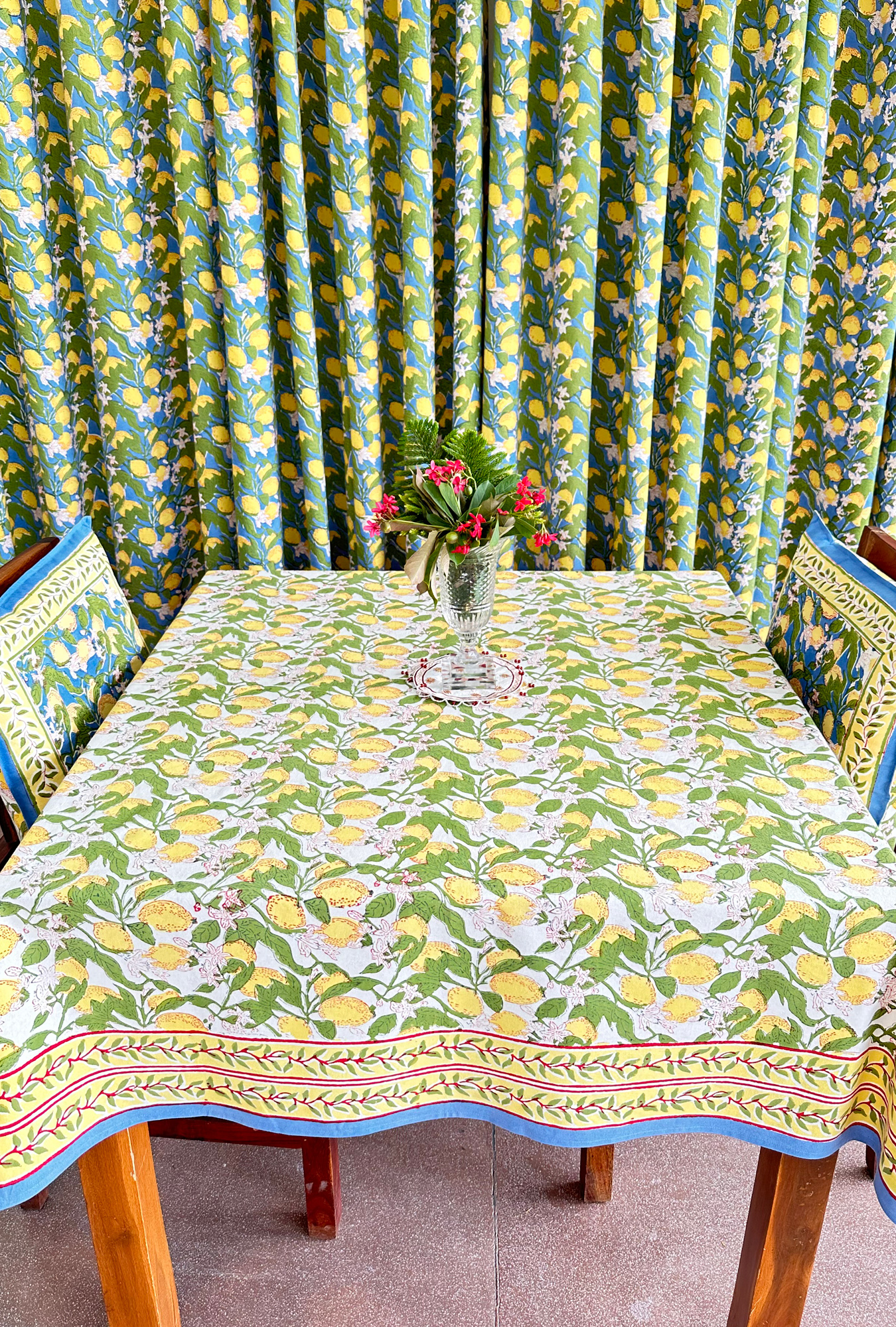 TABLE CLOTH SQUARE -150X150 CMS