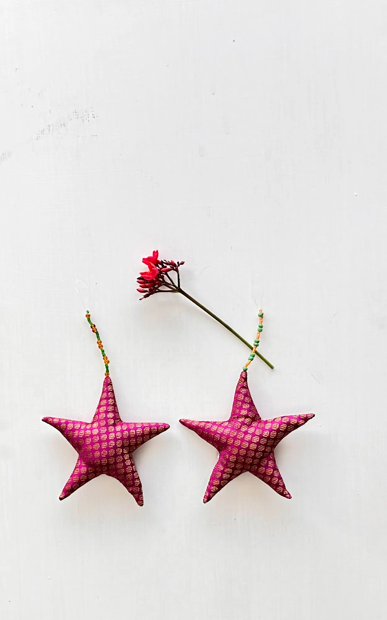 CHRISTMAS HANGING STAR SET OF 2