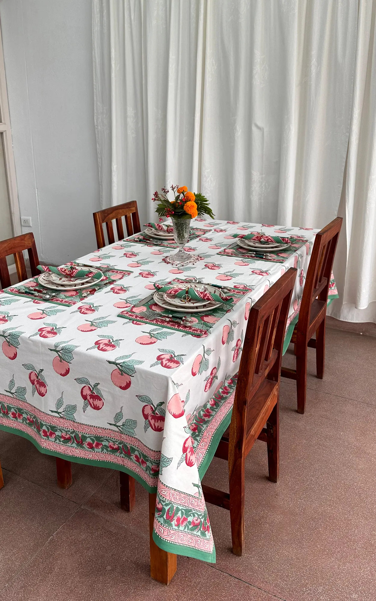 TABLE CLOTH RECTANGLE -170X275 CMS