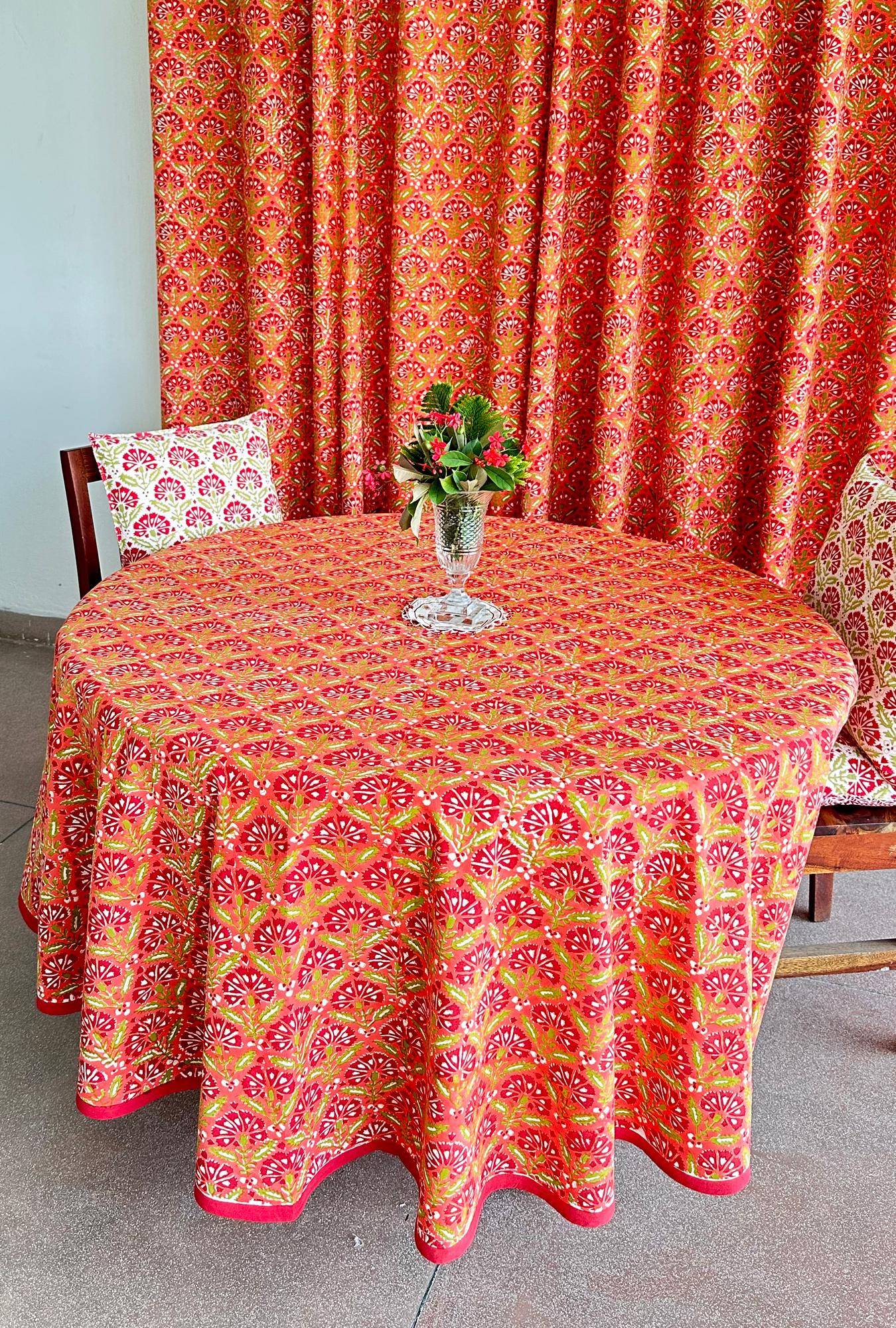 TABLE CLOTH ROUND