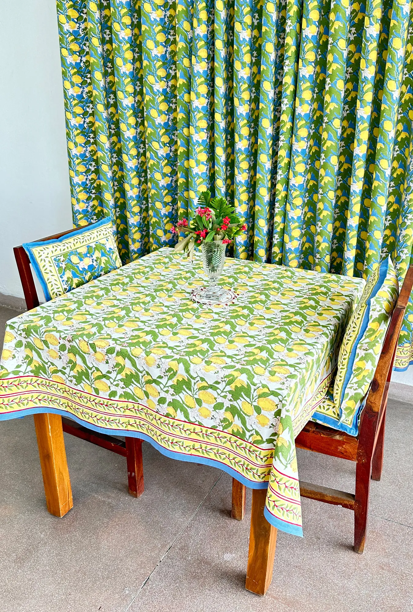 TABLE CLOTH SQUARE -150X150 CMS