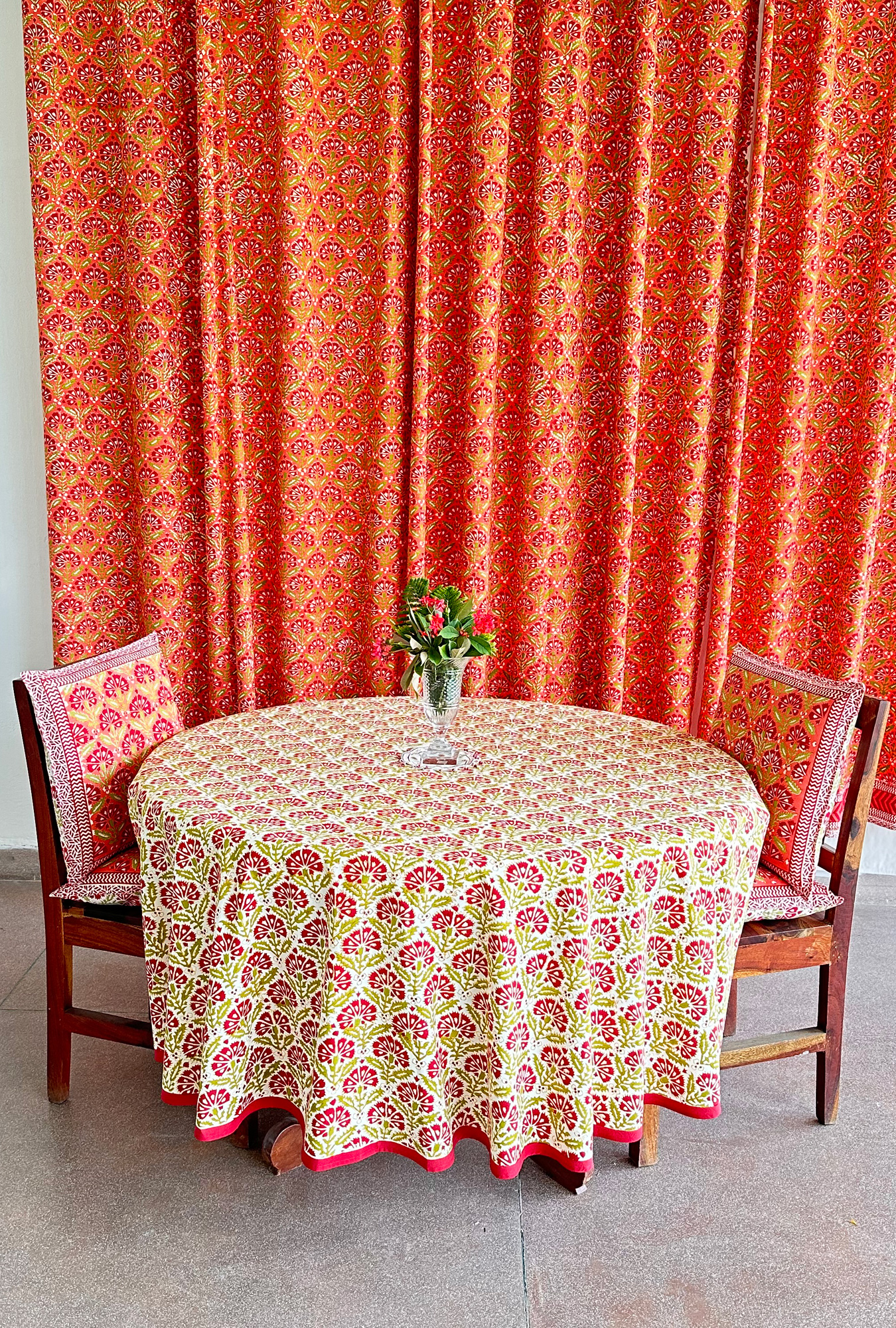 TABLE CLOTH ROUND