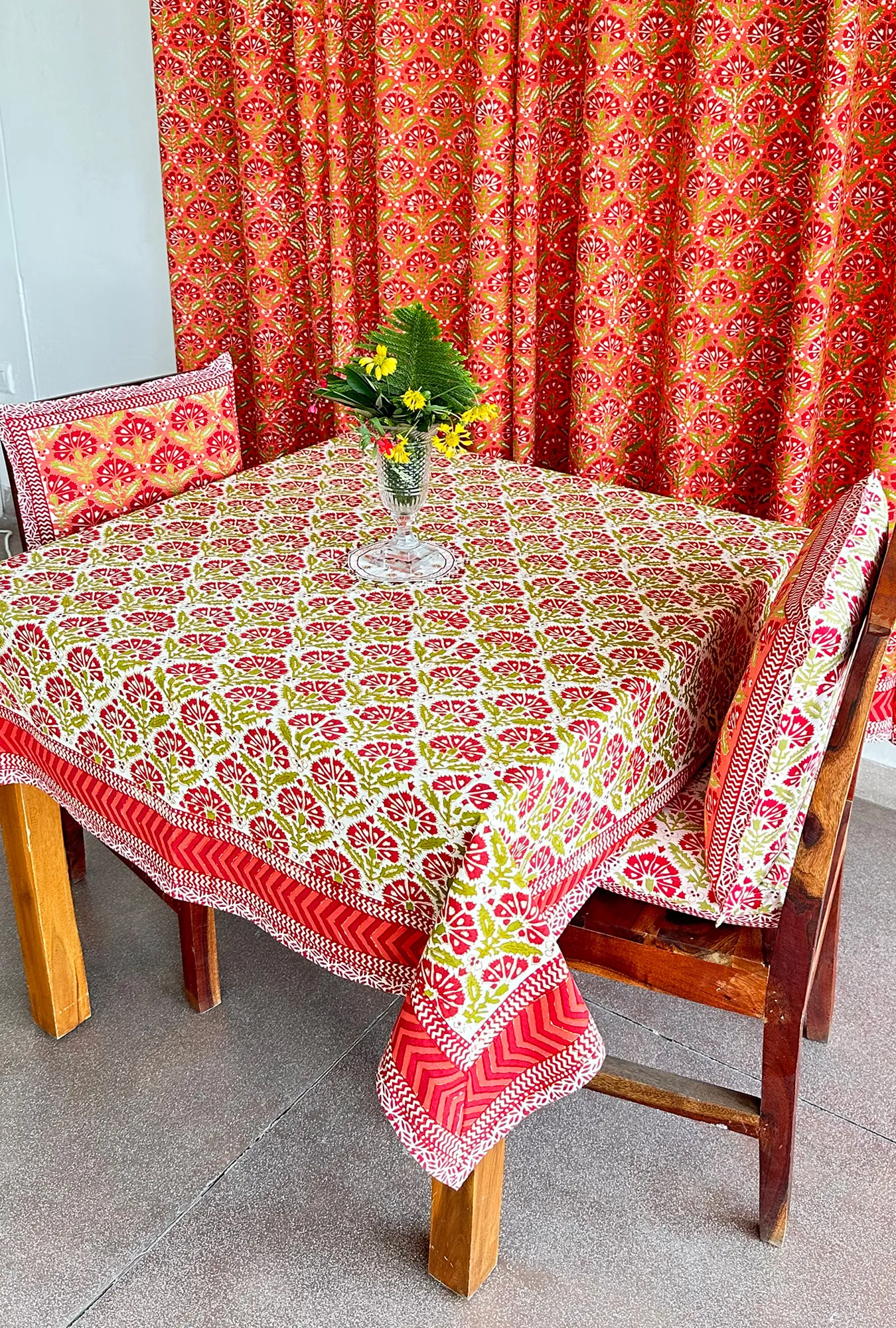 TABLE CLOTH SQUARE -150X150 CMS