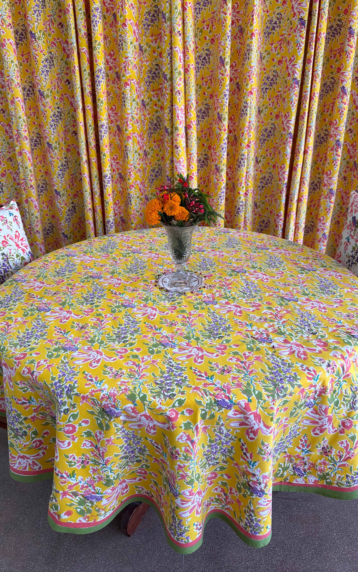 TABLE CLOTH ROUND