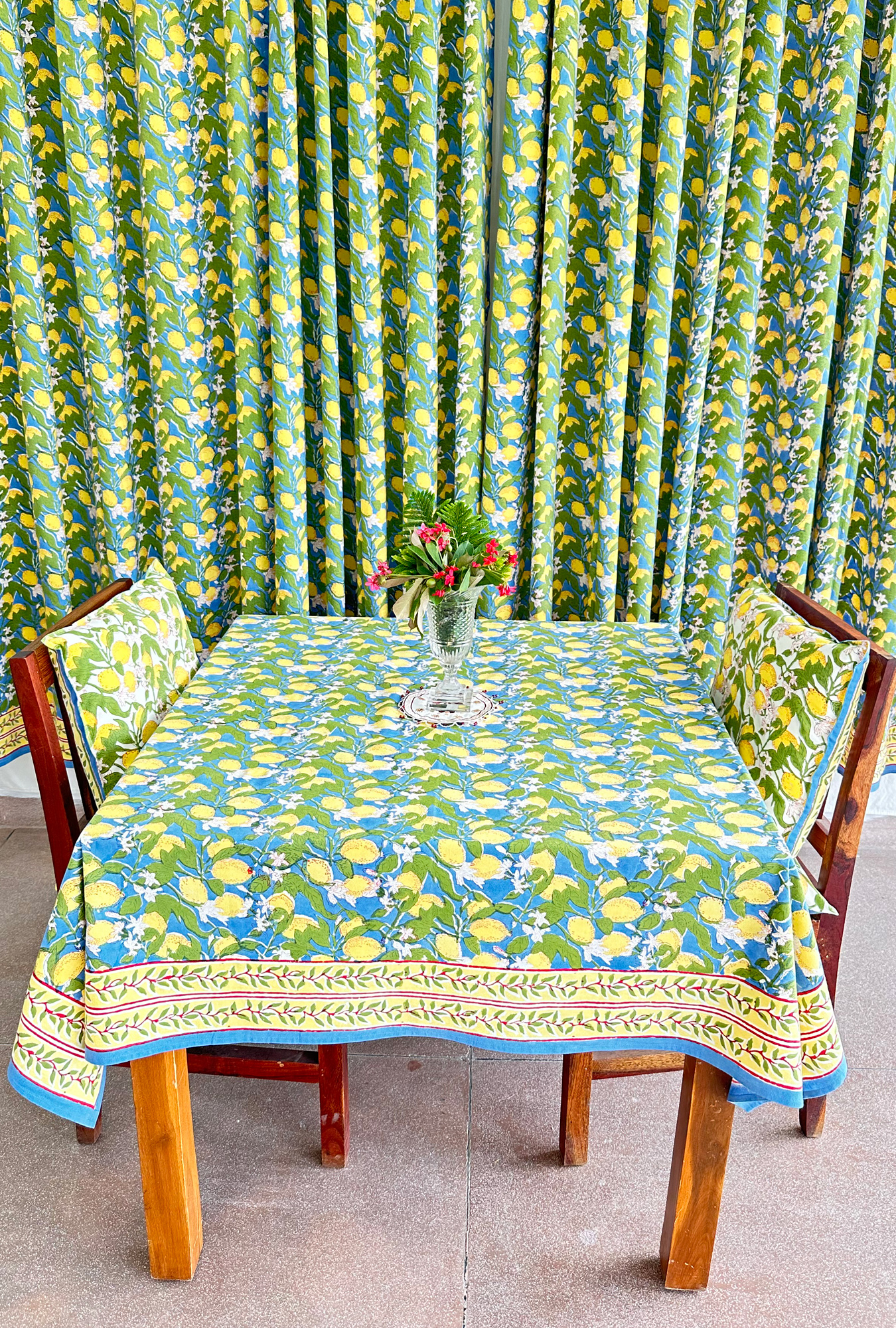 TABLE CLOTH SQUARE -150X150 CMS