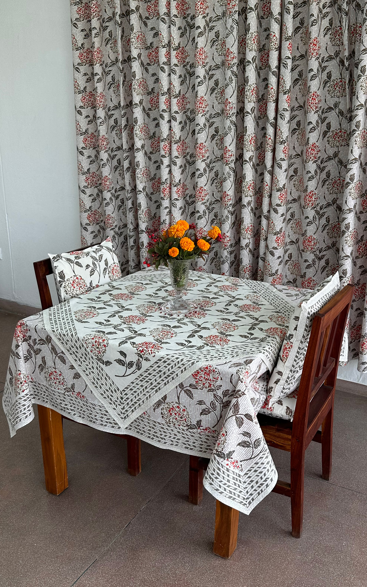 TABLE CLOTH -100X100