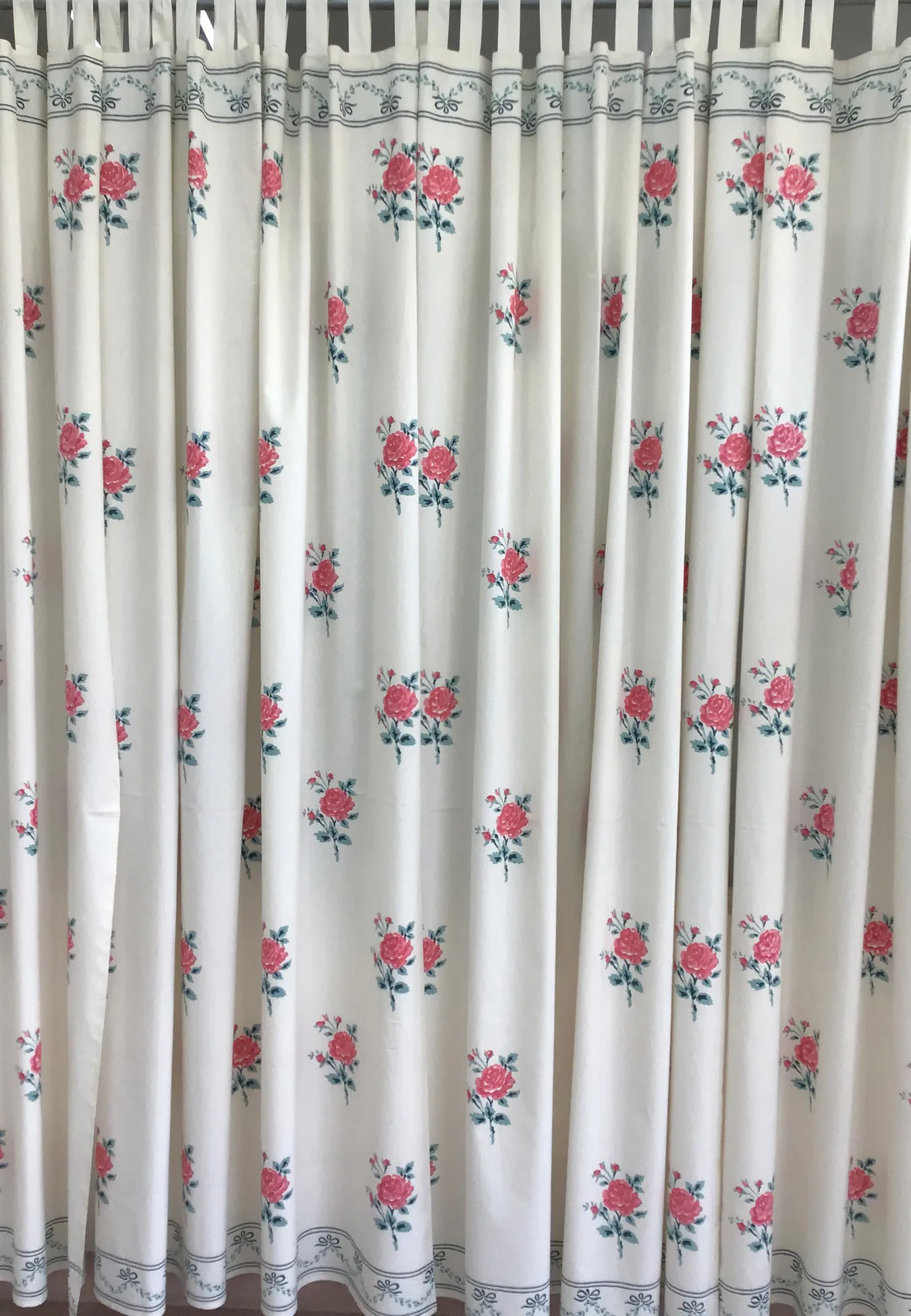 CURTAIN WITH TABS