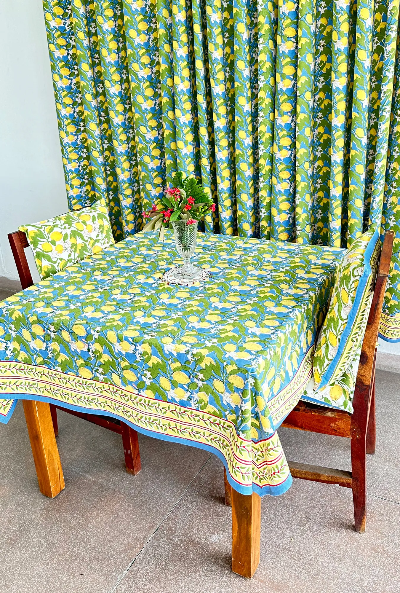 TABLE CLOTH SQUARE -150X150 CMS