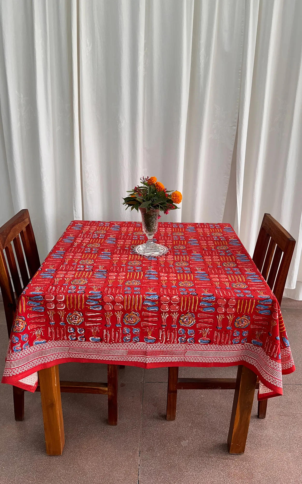 TABLE CLOTH SQUARE -150X150 CMS