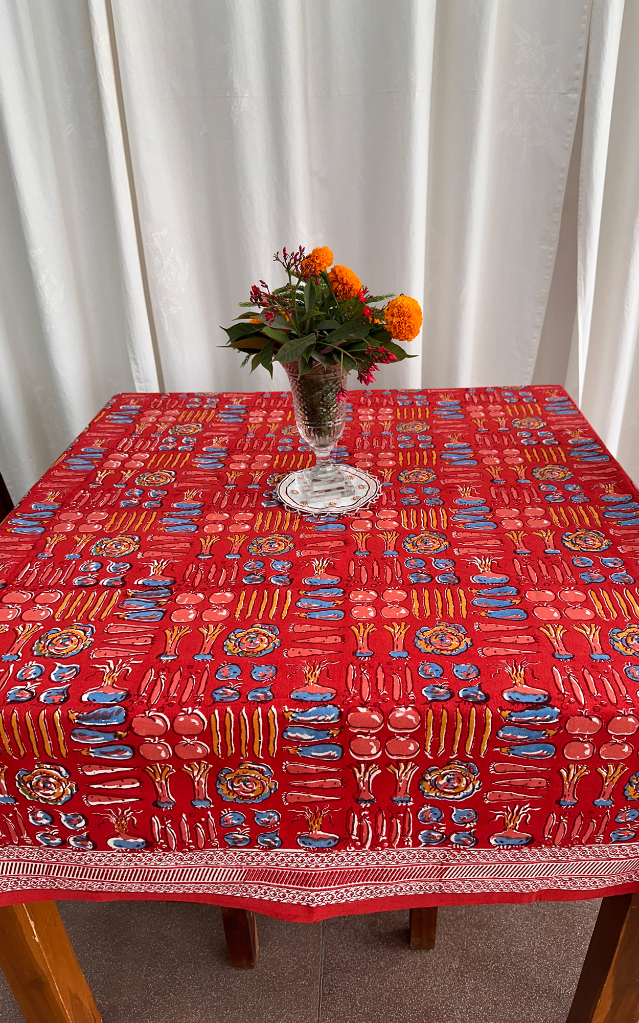 TABLE CLOTH SQUARE -150X150 CMS