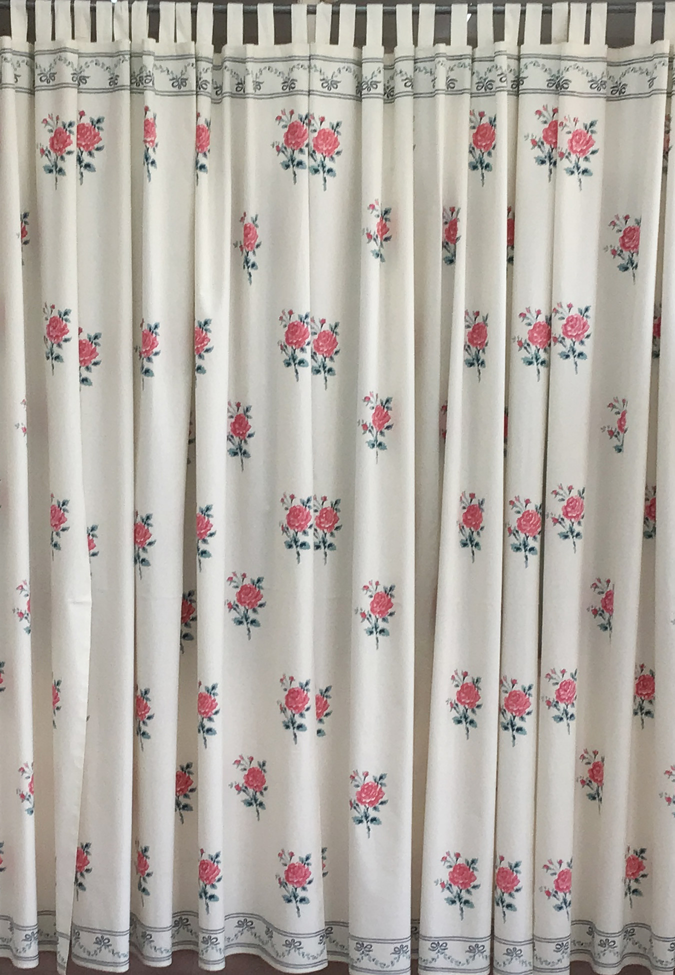 CURTAIN WITH TABS