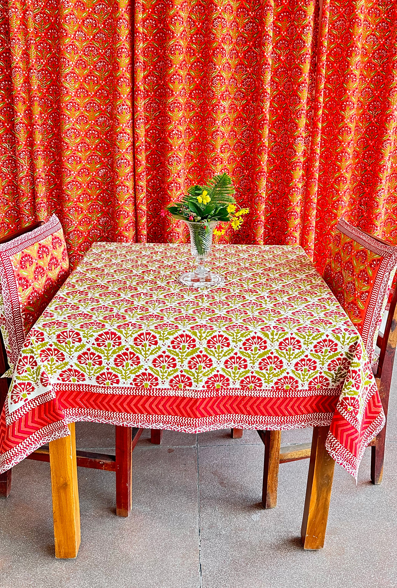 TABLE CLOTH SQUARE -150X150 CMS