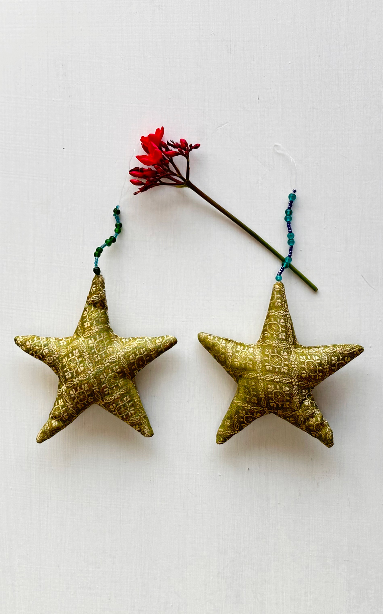 CHRISTMAS HANGING STAR SET OF 2