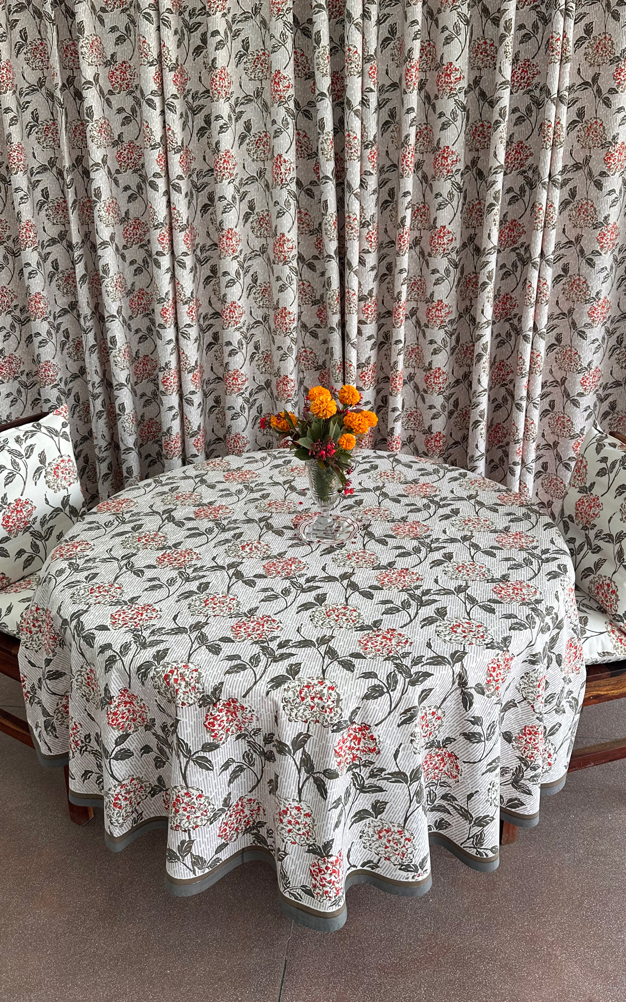 TABLE CLOTH ROUND