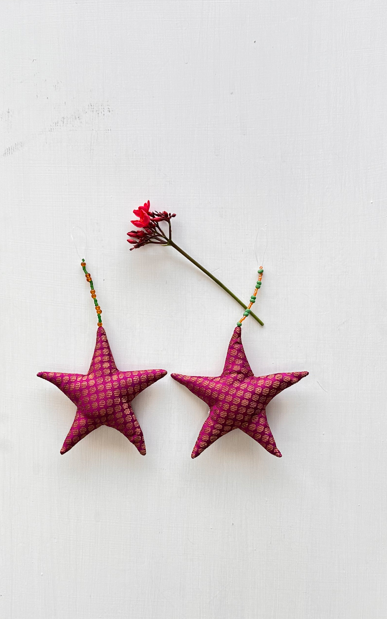 CHRISTMAS HANGING STAR SET OF 2